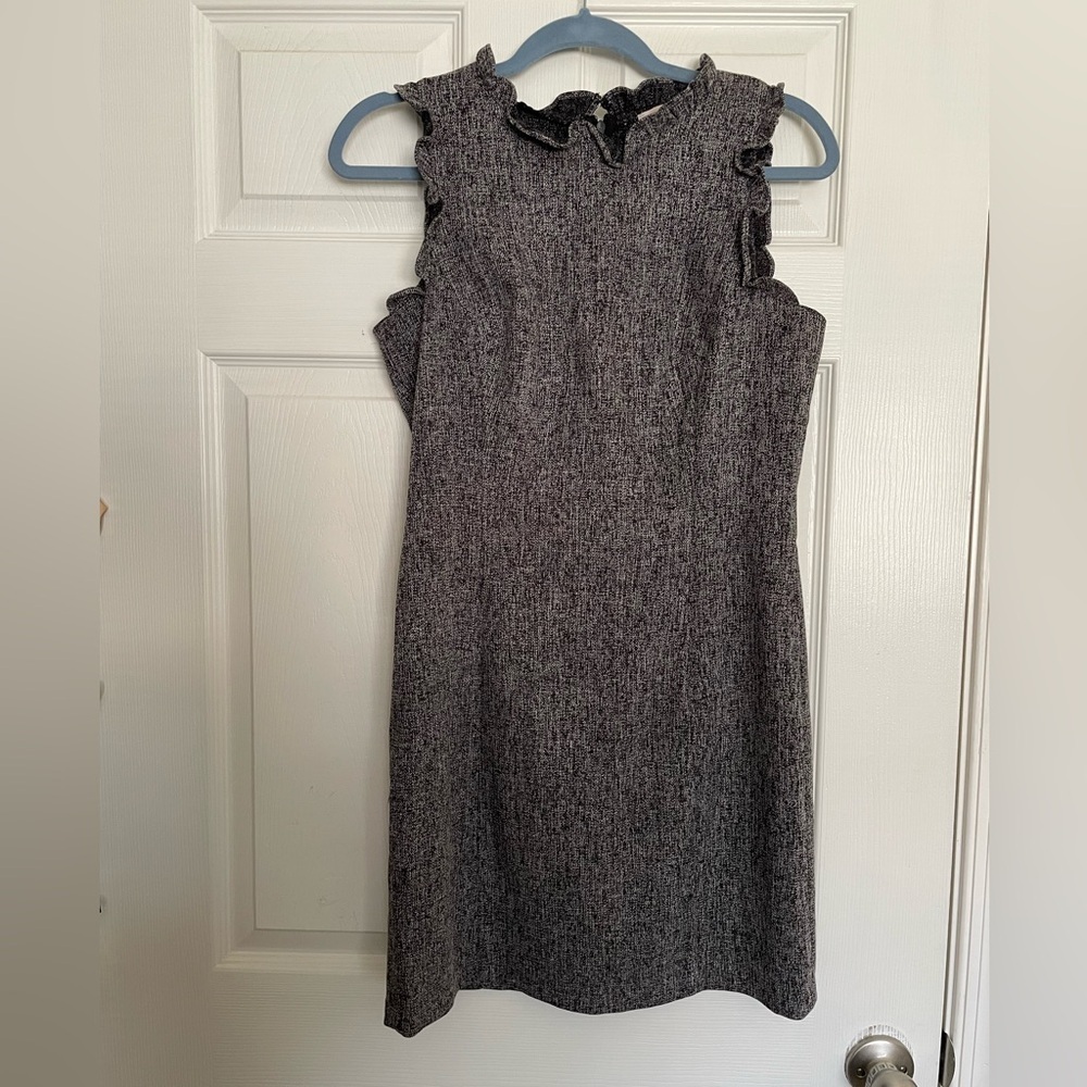 Loft Chic Minimalist Elegant Grey Sleeveless Dress size 6 Petite